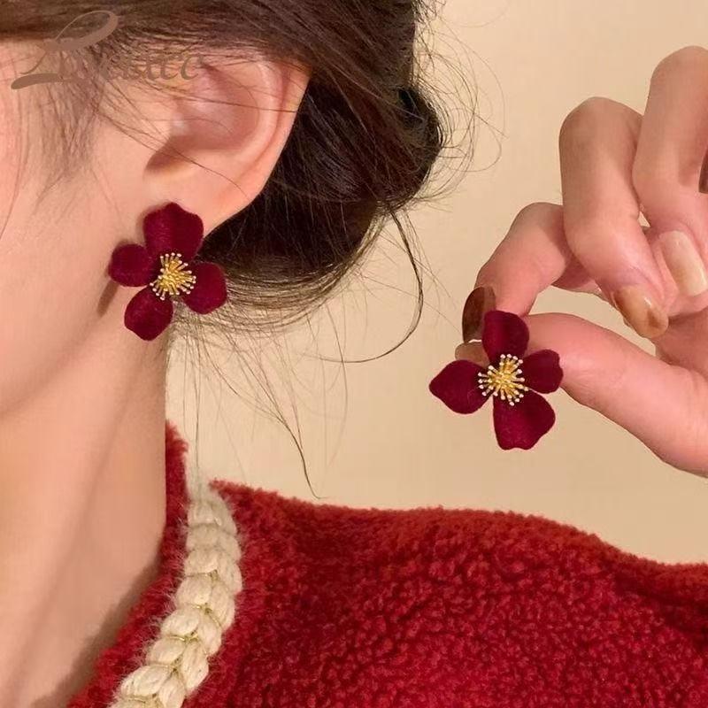 Fashion Red Velvet Geometric Flower Stud Earrings for Women Unusual Earrings Vintage Ear Jewelry Wedding Party Accessories Gifts