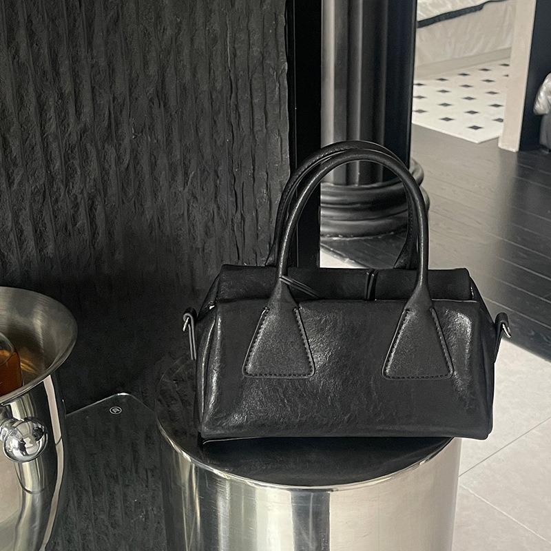 Underarm Baguette with Vegetable Tanned Cowhide Bowling Bag Niche Design Shoulder Bag