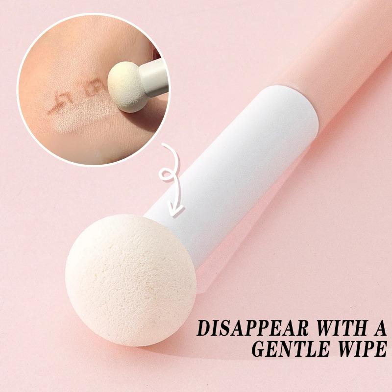 The mushroom head concealer brush has soft bristles and does not puzzle the face, and it is a mini single makeup brush