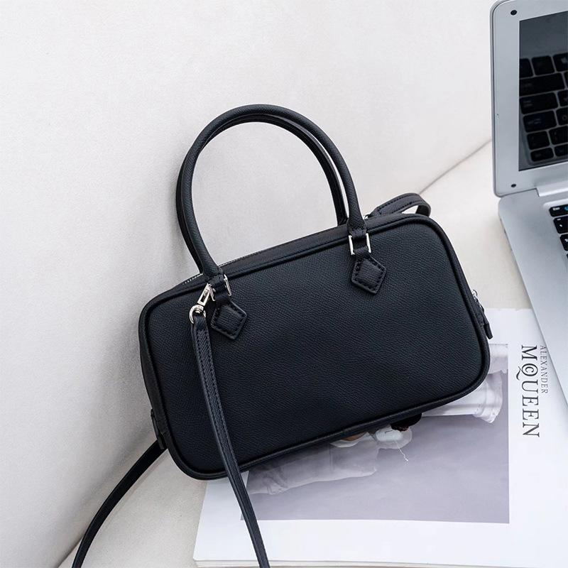 

2025 Simple Elegant Genuine Leather Handheld Pillow Bag for Women High-End Commuting Casual Feather Bag Boston Small Square Bag 23*13*5.5