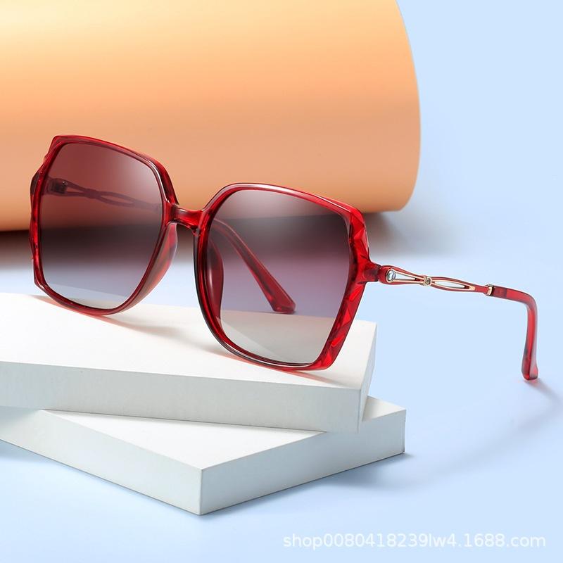 Spot women's new polarized sunglasses, UV-proof concave shape, a must for driving