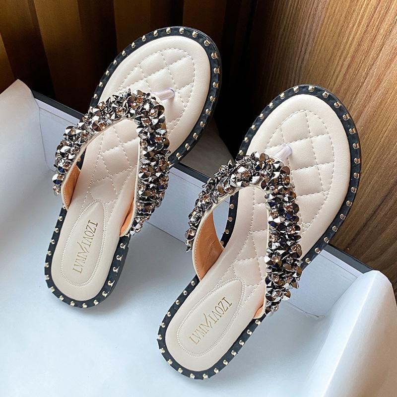 Fashion Flat Bottomed Slippers for Women's 2025 Summer New Water Diamond Clip on Flip Flops for Outdoor Wear Oversized Slippers 41-43