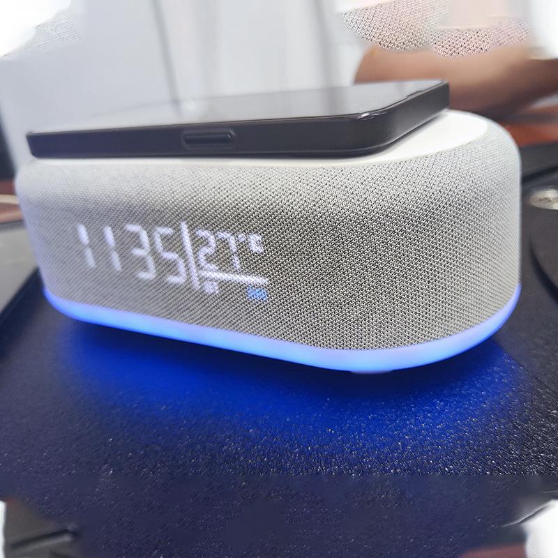 Multifunktionaler Bluetooth-Lautsprecher mit Wecker, kabellosem Ladegerät & Nachtlicht