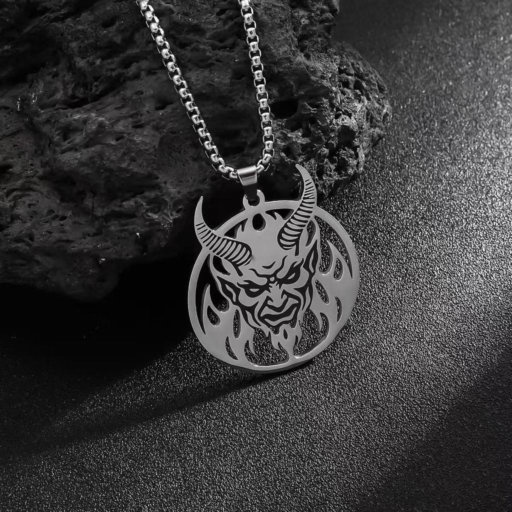 Round Hollow Spartan Pendant Necklace Men's Mythical Figure Medal Amulet Pendant Jewelry