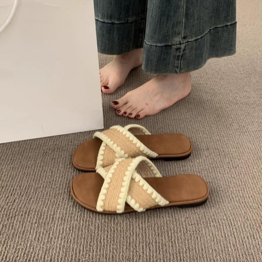 Woven cross-strapped open-toed flat-bottomed slippers for women's summer wear Bohemian seaside vacation beach sandals