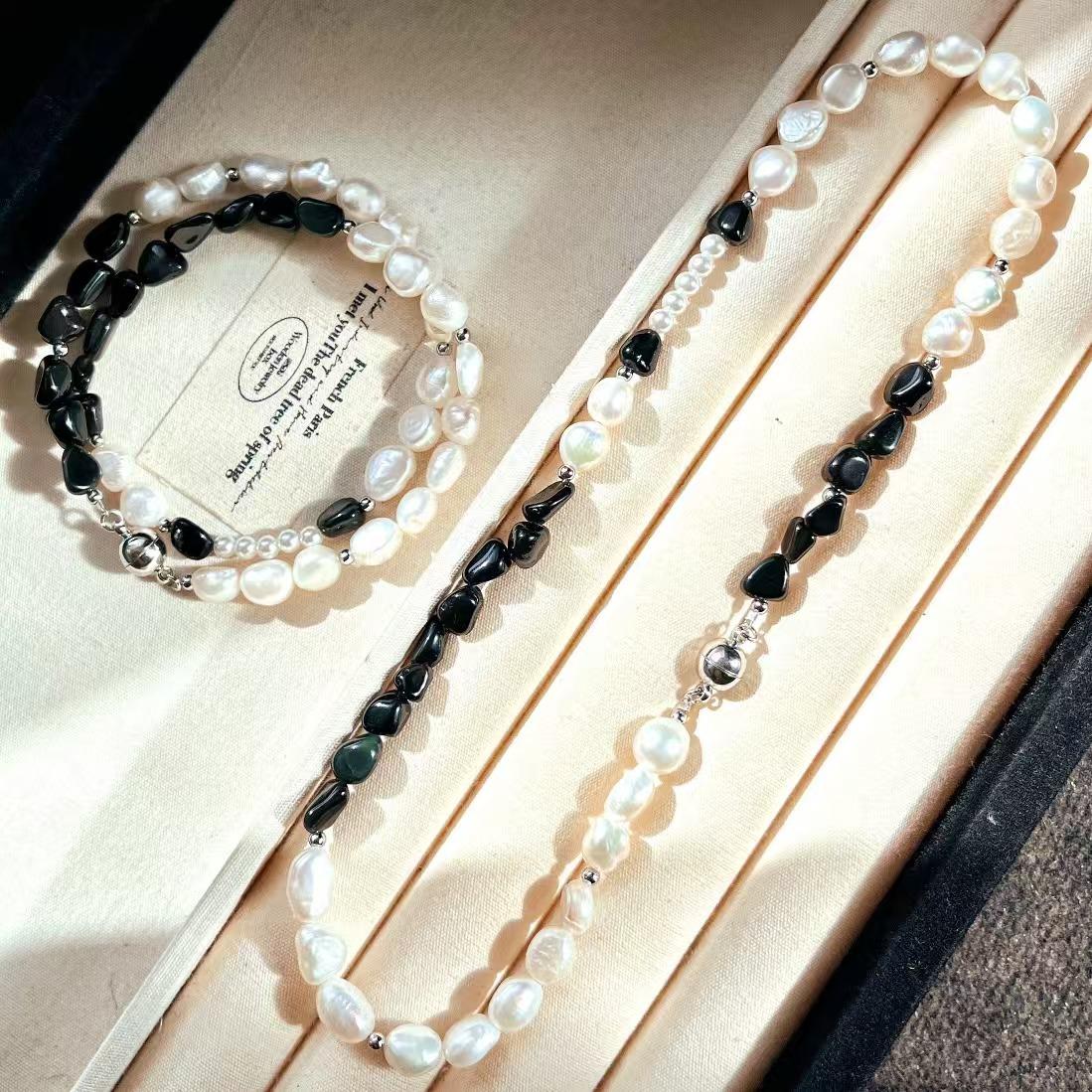 

Vintage Natural Black Agate Freshwater Baroque Pearl Design Sense Necklace Collarbone Chain Necklace