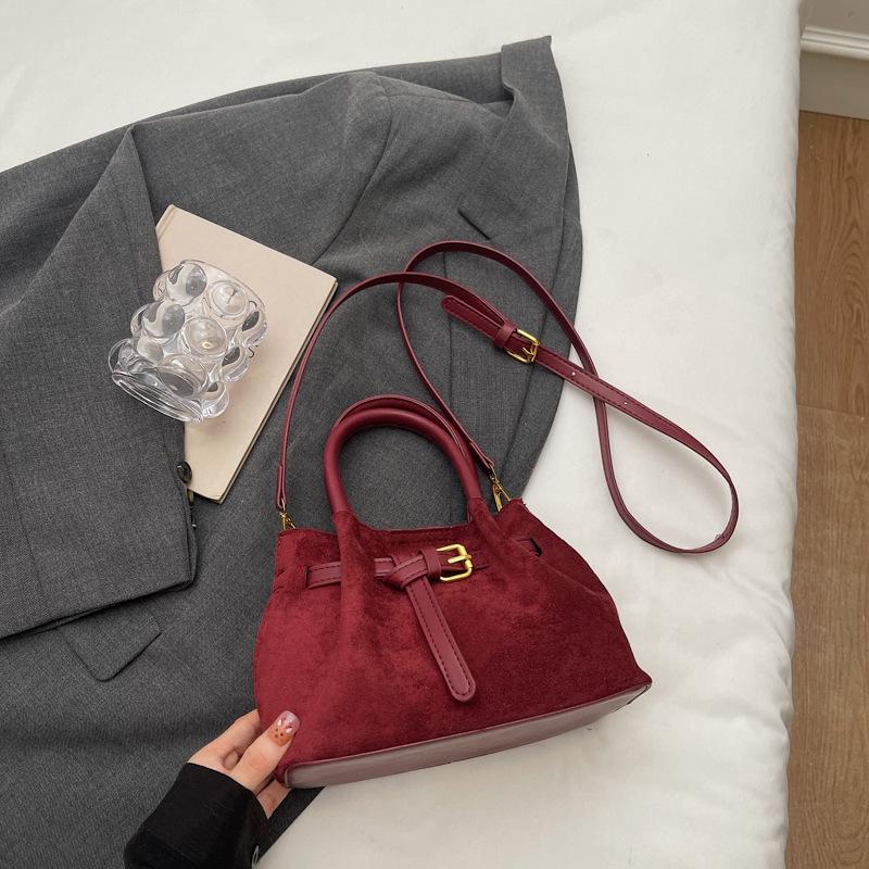 Suede bag women's autumn and winter 2025 new niche design retro shoulder messenger bag pleated portable bucket bag