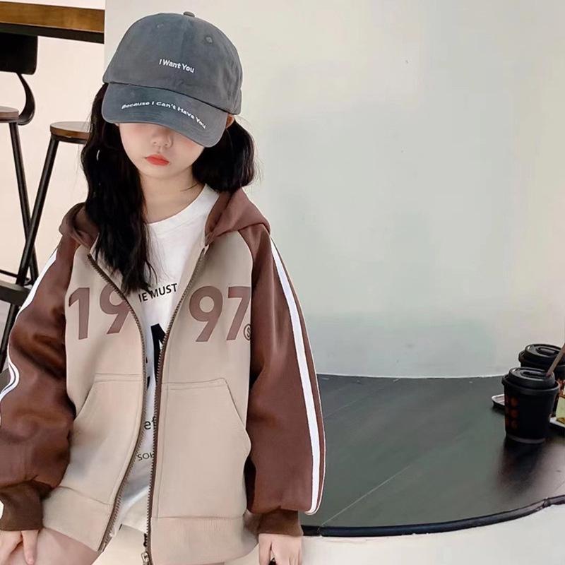 Girls' 2025 Autumn/Winter Hooded Sweater - Velvet Lined Top for Kids, Ideal for Spring and Fall.