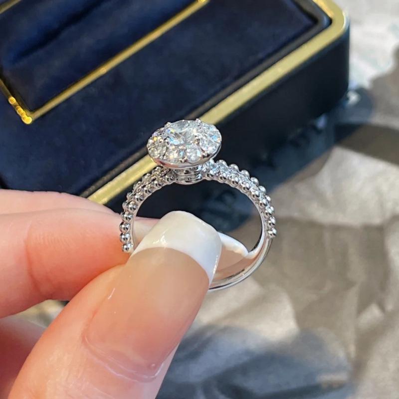 Chic Niche Micro-Pavé Zircon Diamond Ring - Round, Shiny, and Luxurious for Girls