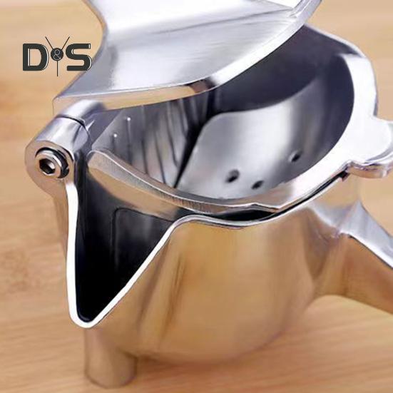 Manual Juicer for Citrus Fruits Handheld Lime Squeezer Heavy Duty Metal Juicer Extractor Tool for Cocktails And Drinks