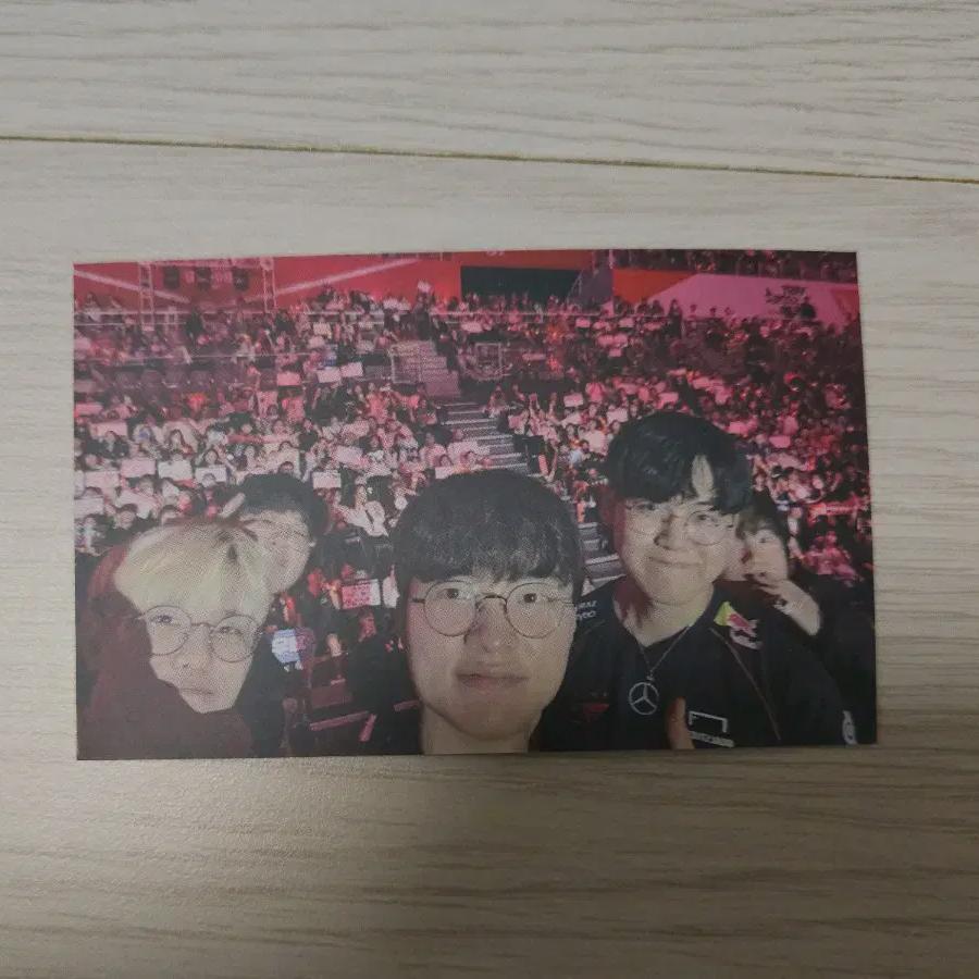 

T1 T1 Group Focus Photo Card