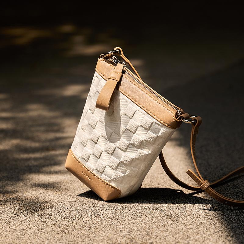 

Qiao Lady s Phone Bag for Women, Crossbody 2025 New Autumn Winter Small Phone Bag, Mini Lightweight Small Shoulder Bag for Women Upper Width17.5CM*Lower W