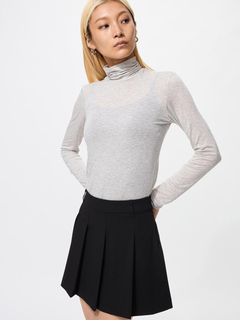 Uniqlo HeaTTech UlTra LighT TurTleneck T  Long Sleeve 