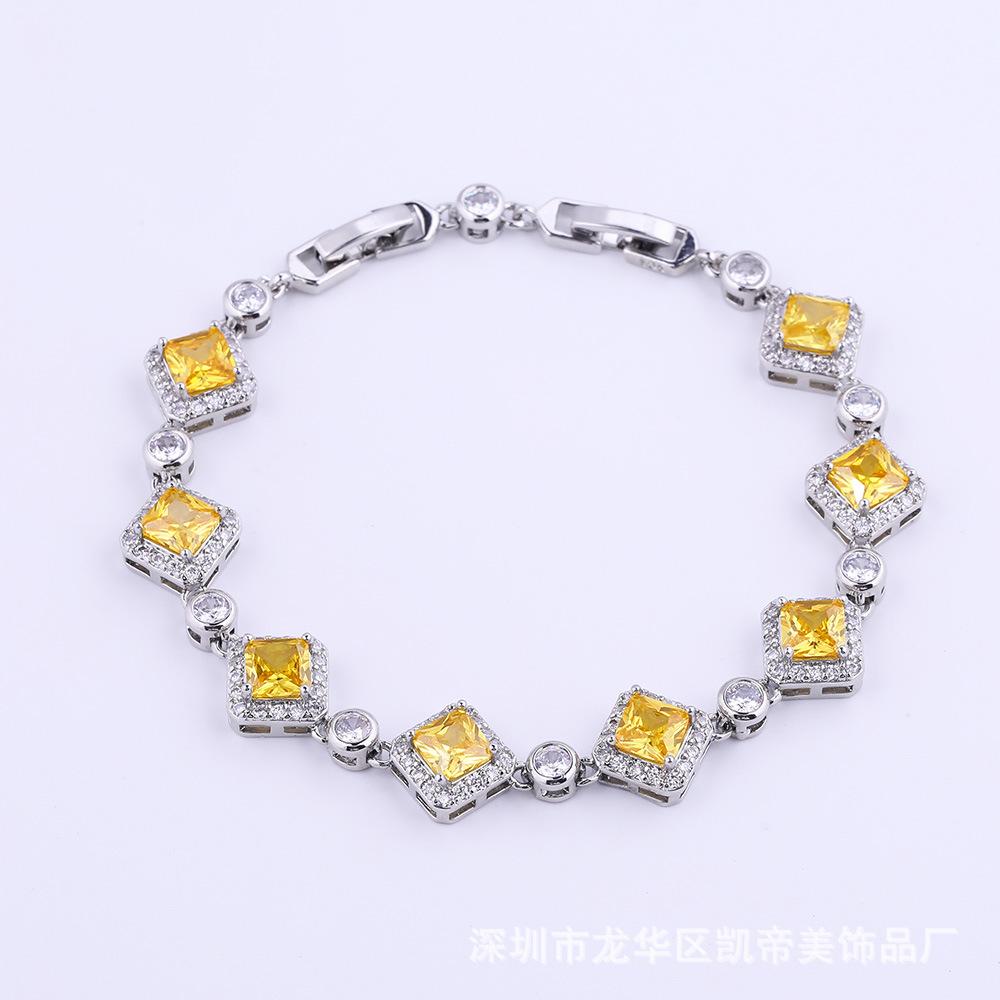 Pulseira Geométrica Quadrilateral de Zircônia com Temperamento Simples Joia de Mão Banho de Ouro em Latão