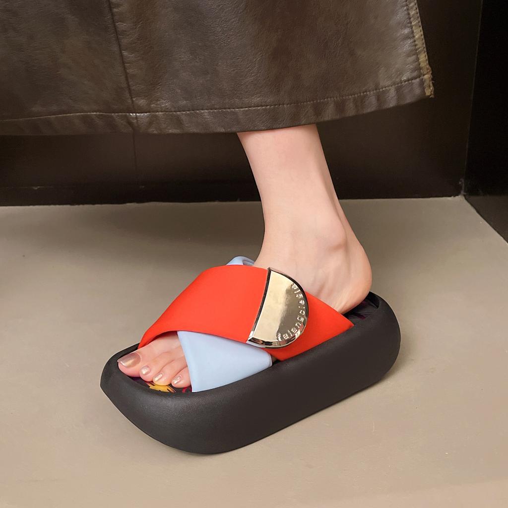 Graffiti thick-soled heightening cool slippers women's summer outer wear advanced sense 2025 new models with skirts going out seaside beach shoes