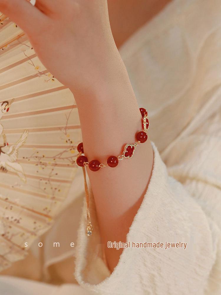 

2023 Изысканный браслет с красным агатом в виде четырехлистного клевера: Счастливый, Стильный Дизайн для Женщин