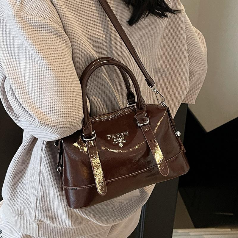 Hot Sale Korean Simple Retro Style Portable Boston Bag Women's Premium Commuter Temperament Soft Leather Messenger Bag