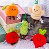 Süßer Obst-Gemüse-Schlüsselanhänger mit tragbarer Aufhängeschnalle Plüsch-Rucksack-Anhänger Hautfreundliches Quetschspielzeug Stressabbau Fidget Geschenk für Kinder Erwachsene