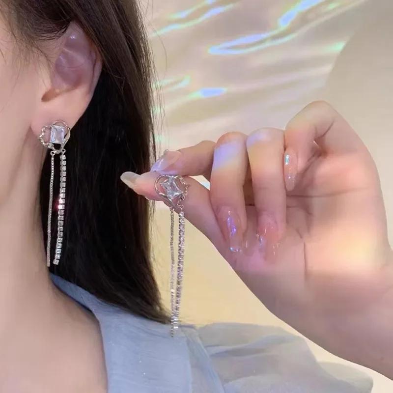 2023 New Fashion Trend Zircon Crystal Black Leaf Pendant Earrings for Women Unique Design Temperament Cool Girls Party Zircon