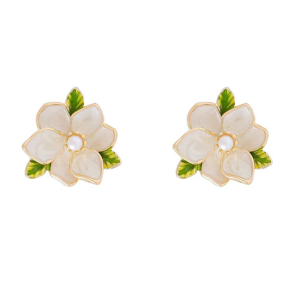 Orecchini a perno a fiore con perla a goccia d'olio dal design di nicchia, orecchini letterari retrò di lusso leggero, orecchini di alta gamma da donna