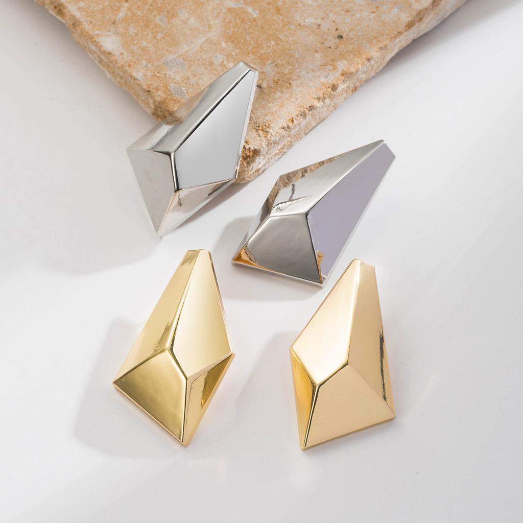 Boucles d'oreilles géométriques 3D irrégulières style européen américain pour femmes Mode Élégantes Quotidiennes Polyvalentes Clous d'oreilles pour femmes