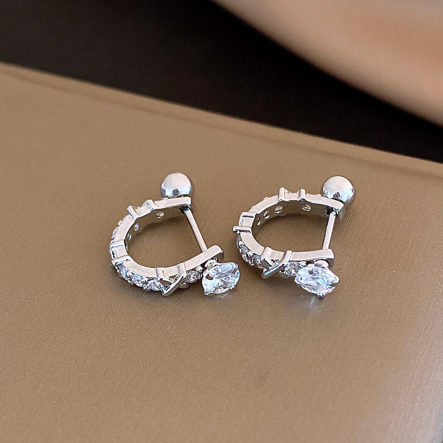 

Korean simple style zircon u-shaped earrings light luxury studs exquisite versatile earrings