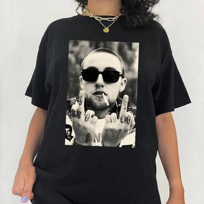 Mac M miTVTVle Finger Unisex T-shirt