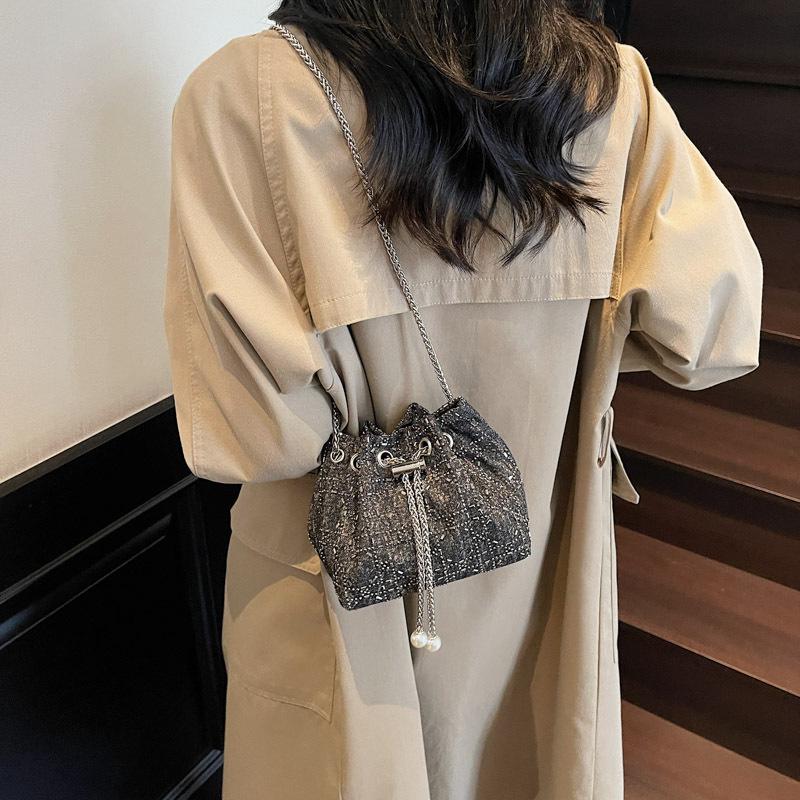Niche Sweet Portable Lucky Bag Bag Women's 2025 New Diamond Foreign Style Shoulder Bag Chain Fashion Bucket Bag