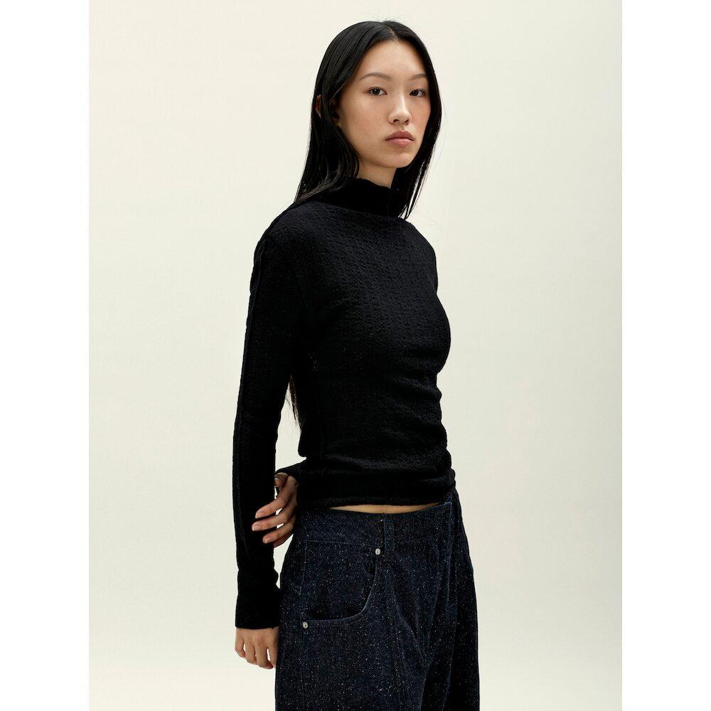 Anggae Smocked Pullover Black