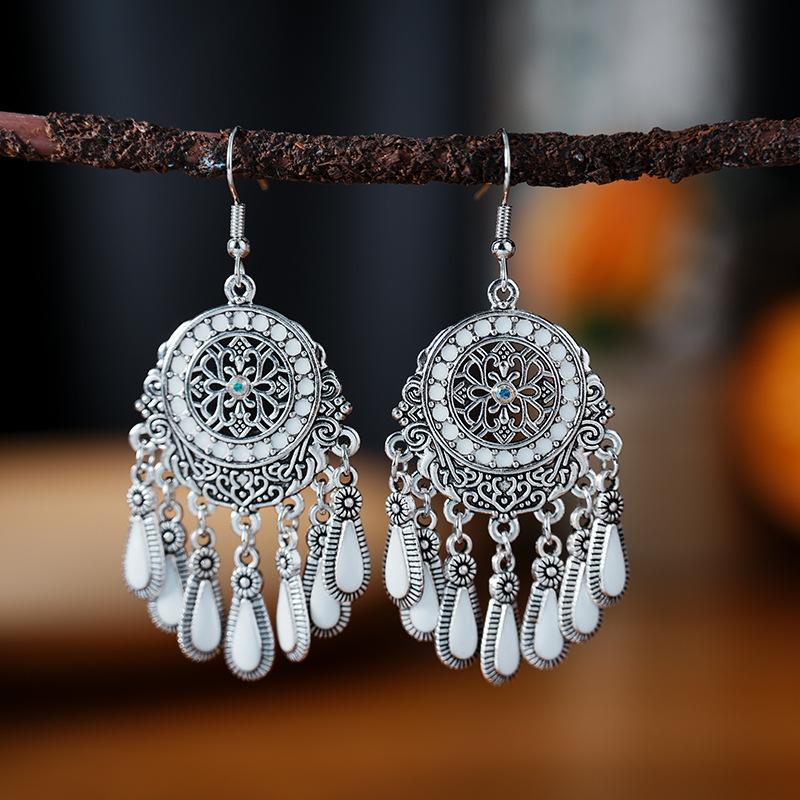 

Ethnic Style Drop Oil Tassel Water Drop Earrings for Women Elegant Silver Color Vintage Hollow Out Carved Earring Female Jewelry білий