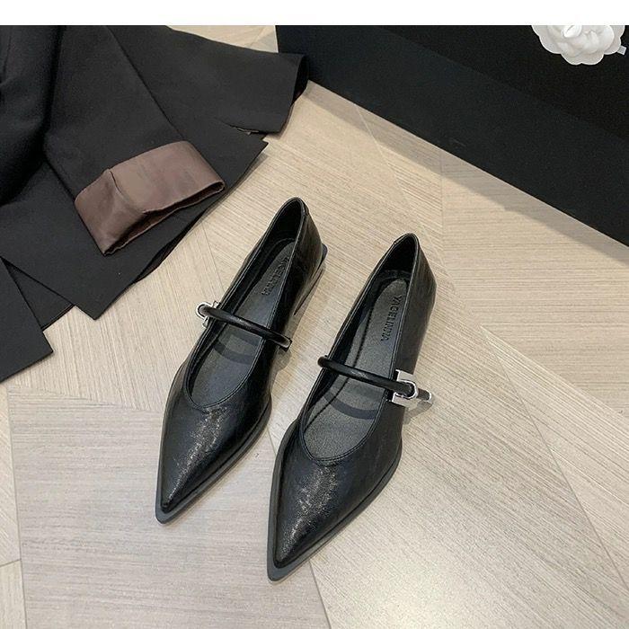 

Французский острый носок толстый каблук низкий каблук одинарные туфли женские 2025 весна новые пряжка на ремешке маленькие кожаные туфли с мелким вырезом туфли Мэри Джейн 35 чёрный