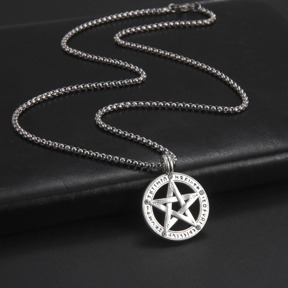 Fashion new products are on the shelves, featuring round hollow five-pointed star pattern universal necklace for men and women