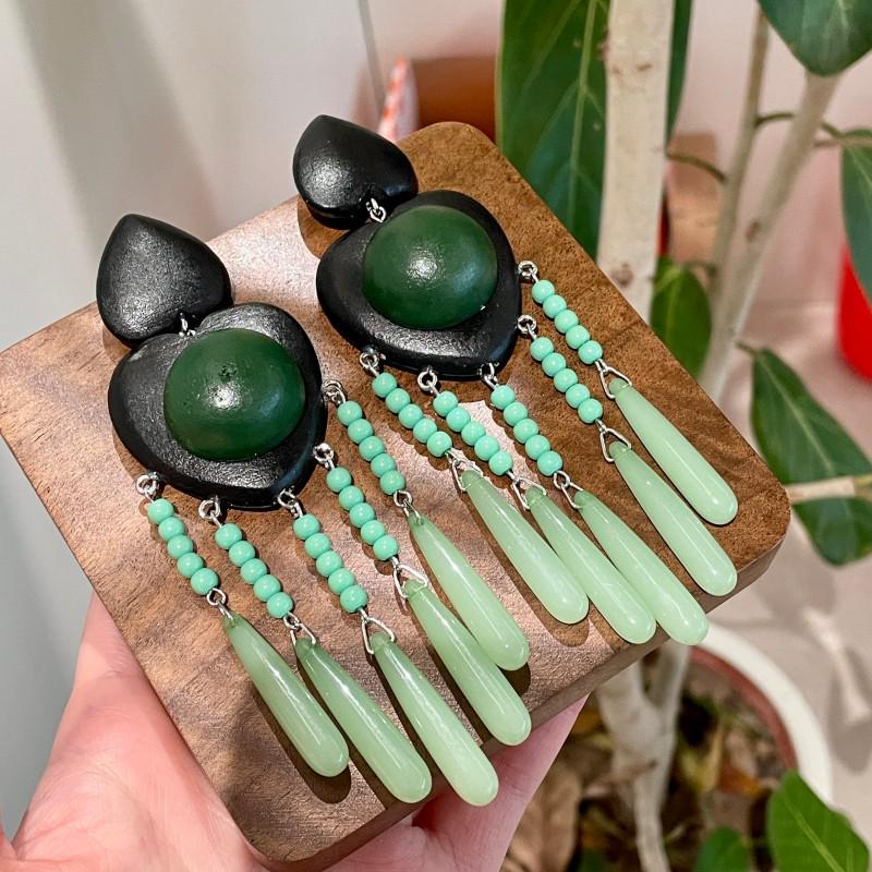 Серьги-кисточки в ретро-стиле  Лес , черное дерево, сердце и зеленое стекло