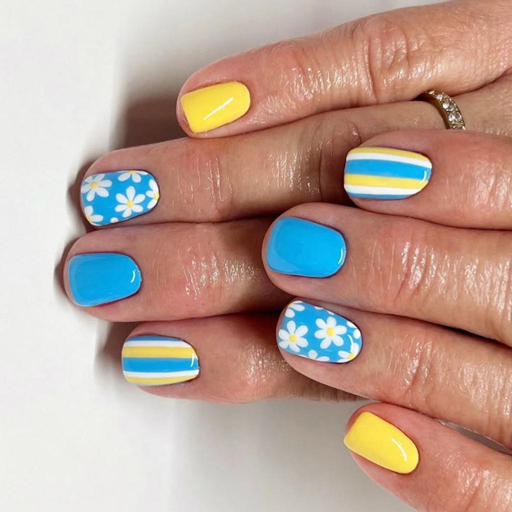 24 Pcs Lovely Flowers False Nail Solid Color Artificial Nail Simple Full Cover Stick on Nail Short Square Press On Nail