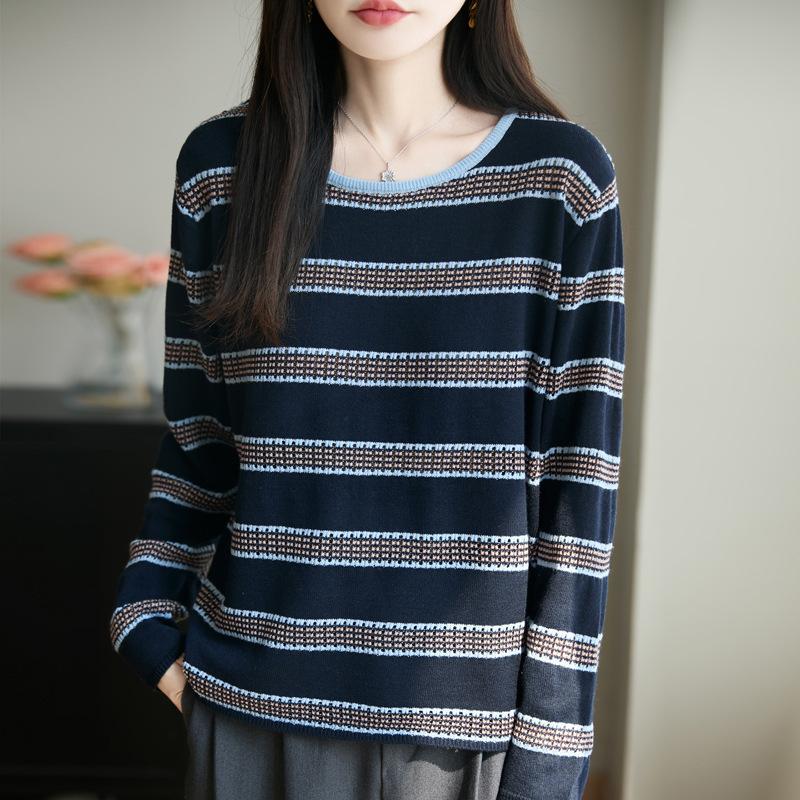 

A New Autumn and Winter Fashion and Retro Round-neck Knitted Sweater with Contrasting Colors and Stripes, As A Base Layer for Women M темно-синий