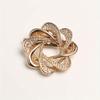 Moda Luxo Cristal Twist Round Silk Scarf Buckle Broches De Seda Clássicos Pins De Roupa De Senhora Requintada