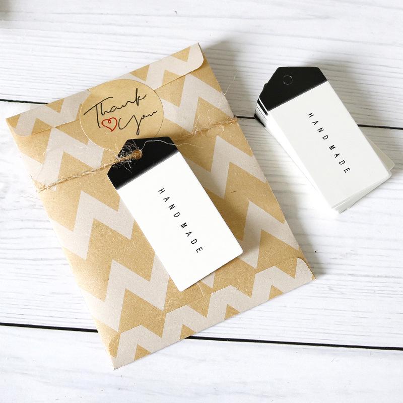 50 Černobílých šipkovitých ručně vyráběných visaček 'Děkuji' na balení pečiva