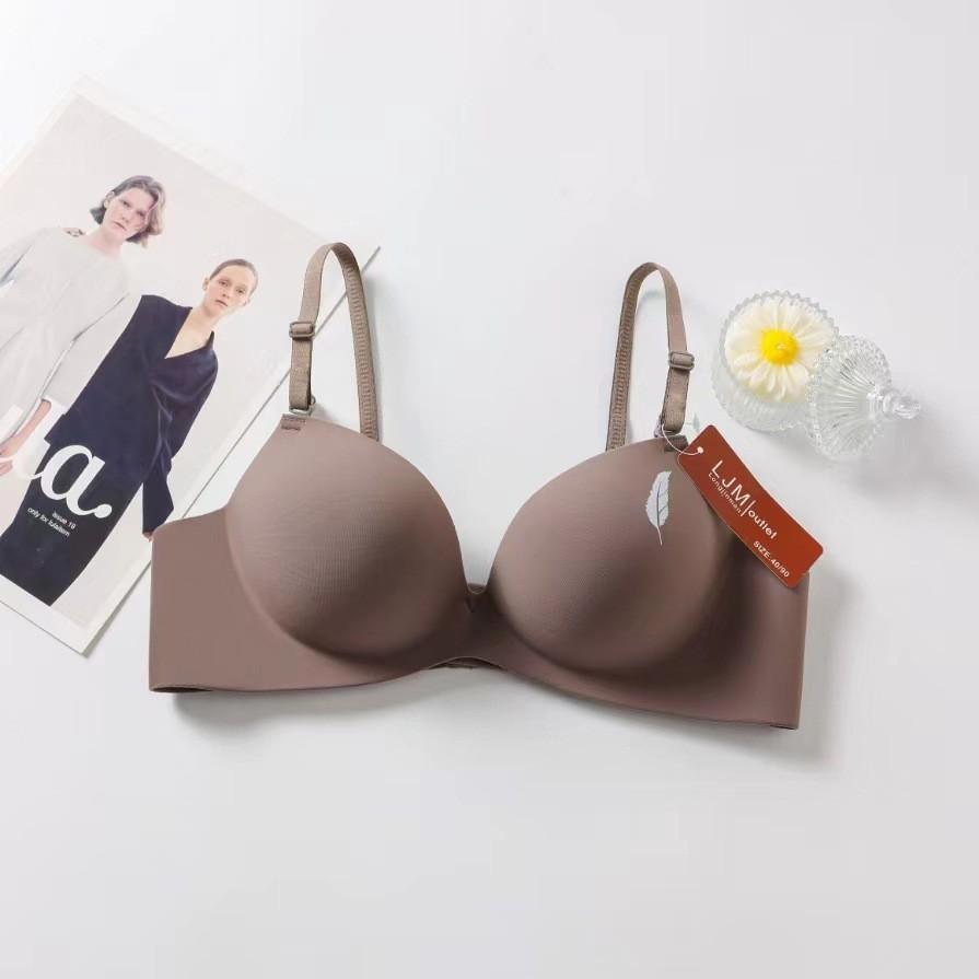 Traditional Style Womens Bras With Nylon Fabric And Removable Straps For Comfortable Fit