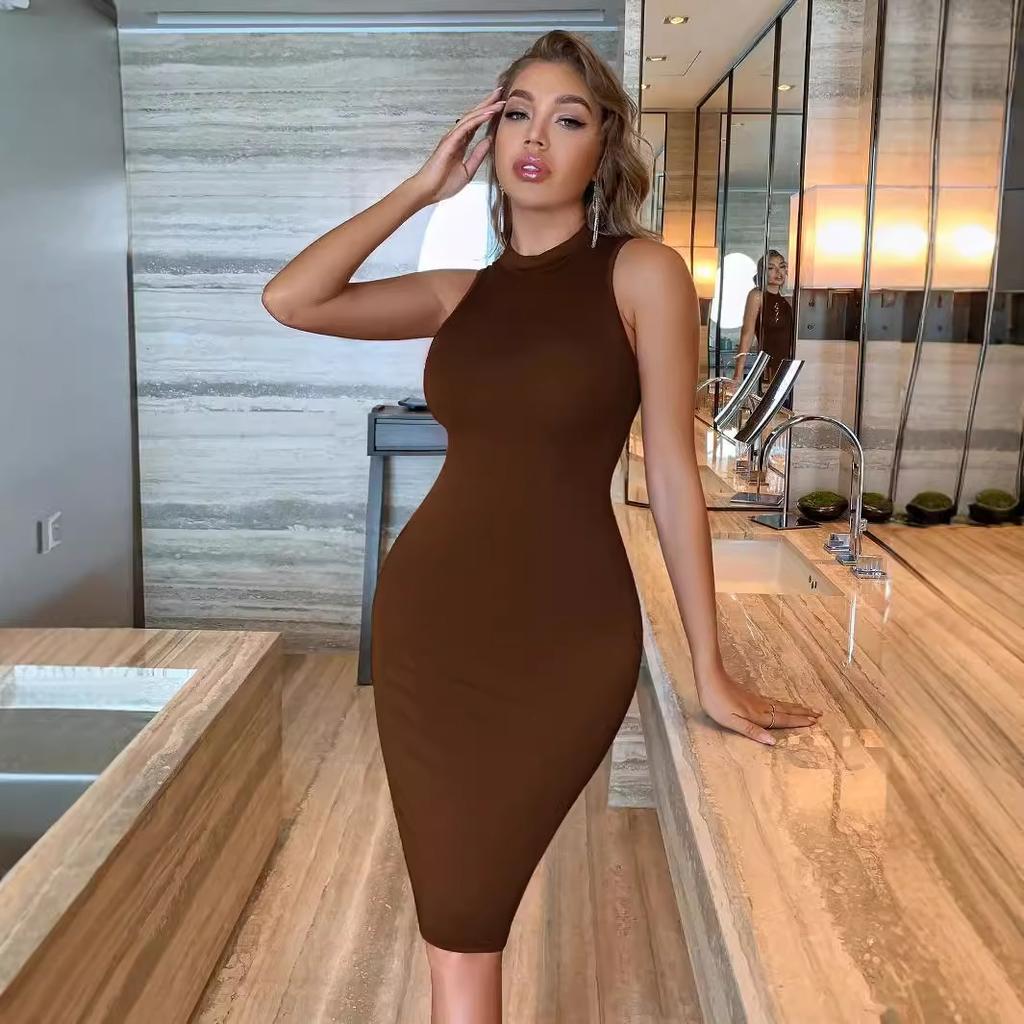 2026 European and American solid color neck-hanging long dress knitted mid-waist hip-wrapped dress