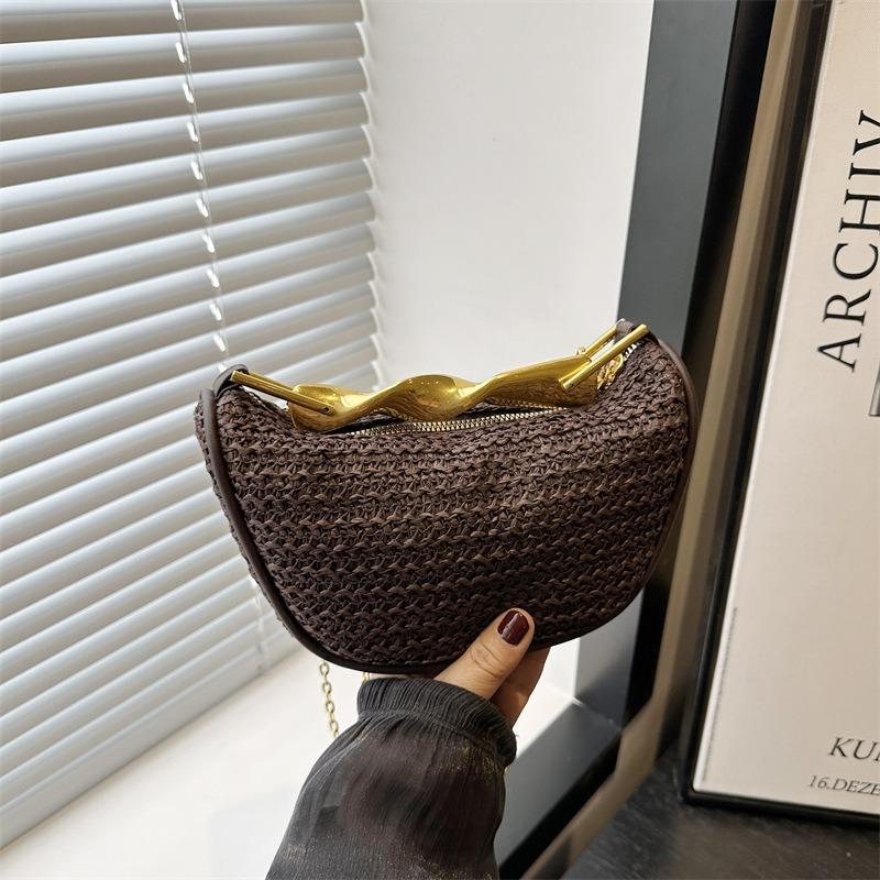 Popular Niche Design Casual Vacation Wind Hand Carry Straw Bag Women's Versatile Contrasting Color Design Messenger Bag