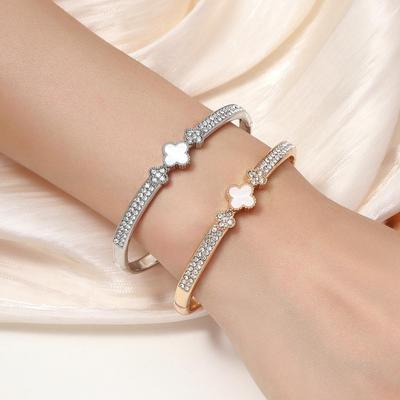 Bracciale Quadrifoglio Ricco di Diamanti - Elegante Accessorio di Moda da Donna