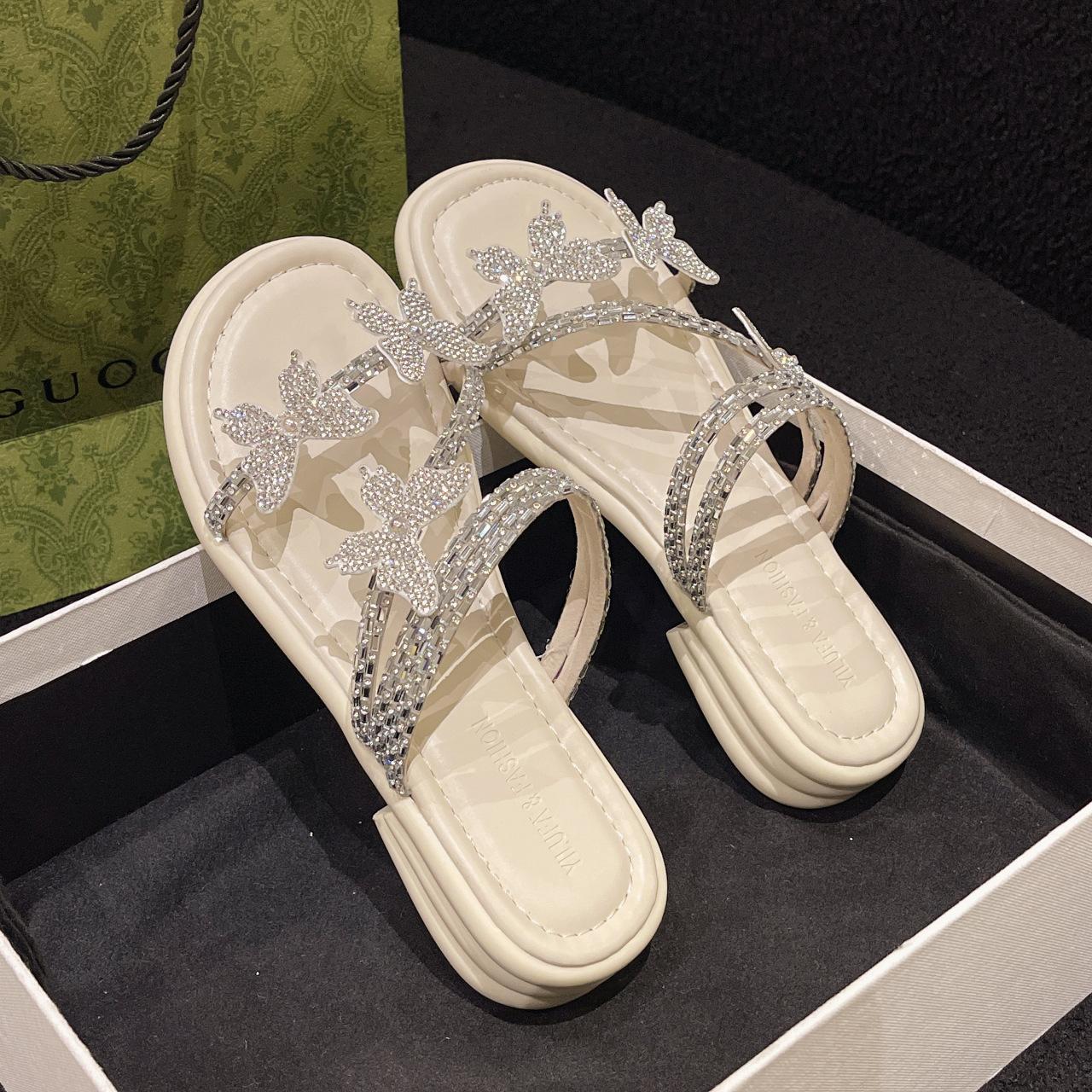 

Fashion flat-bottomed slippers for women s summer wear 2025 new versatile butterfly rhinestones with skirts and two sandals 35