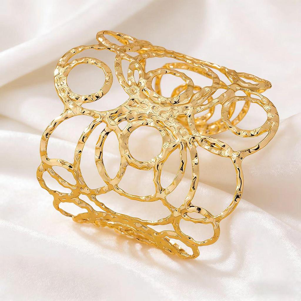 Bracciale da Donna Europeo alla Moda Apribile con Texture Geometrica Martellata
