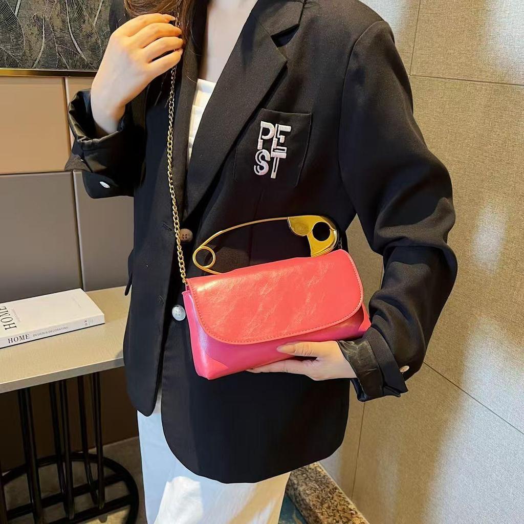 Fashionable Brooch Style Ladies' Handbag Unique Crossbody Single Shoulder Bag