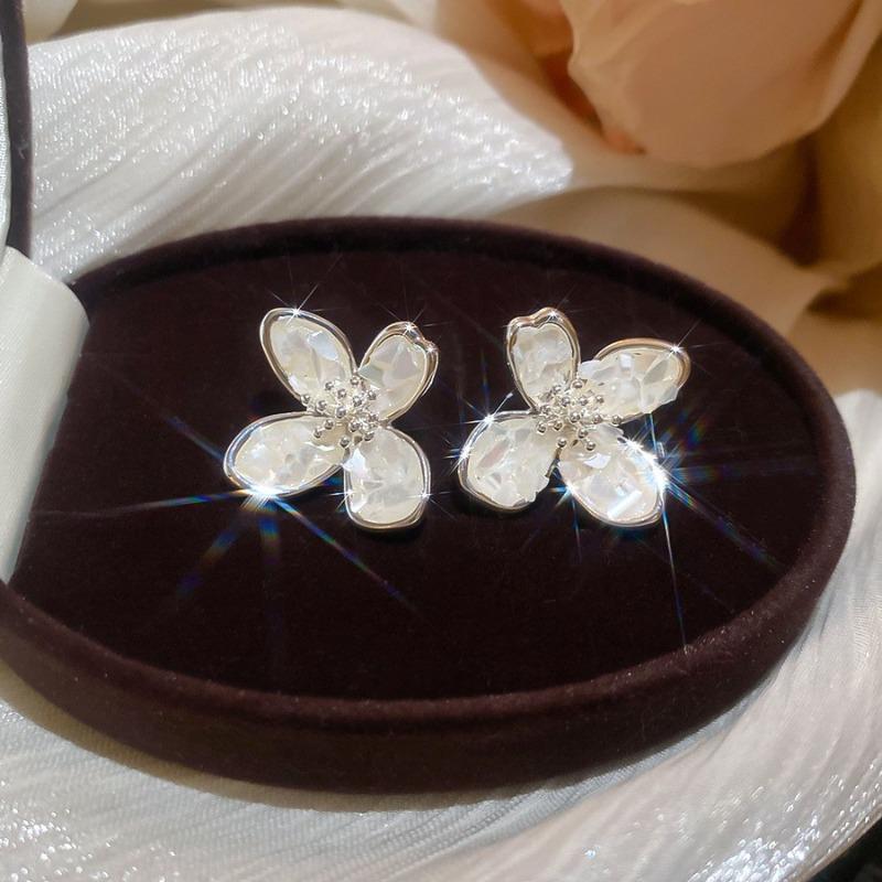 Korean ins wind silver needle zircon flower stud earrings sweet and elegant daily commute earrings light luxury high-end earrings