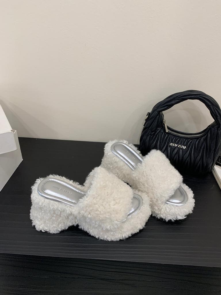 Sheep Curly Wool Slippers Women's Outer Wear 2025 New Autumn and Winter Feeling Thick Bottom Heightening Small Slope Heel One-word Drag