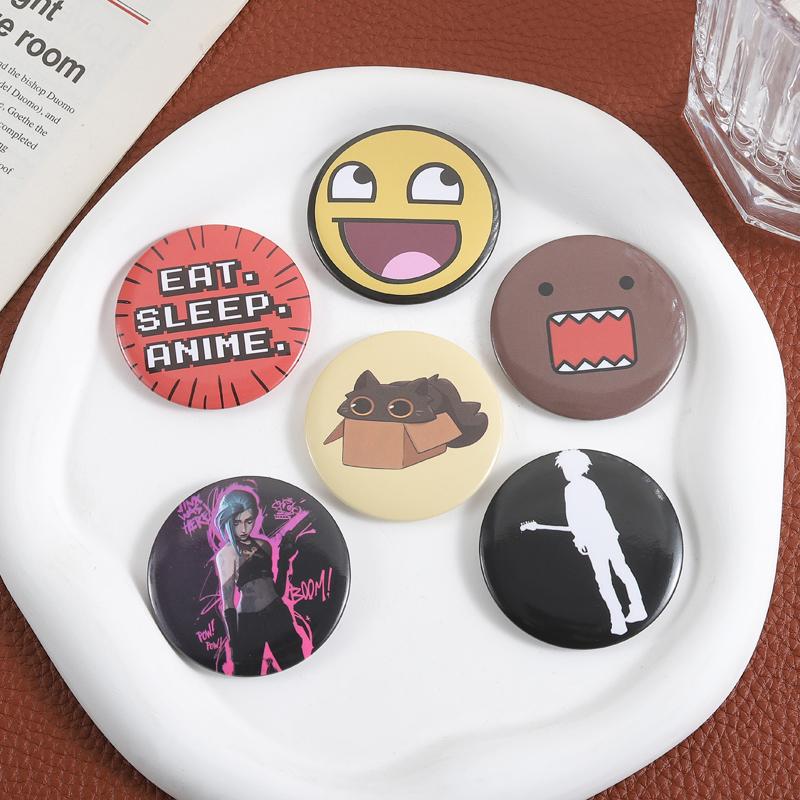 Kreslené plechové odznaky Postava ze hry Kočka Krabička Fanoušci anime Hudební kapela Odznaky na klopu Oblečení Vtipné šperky Dárek pro přátele