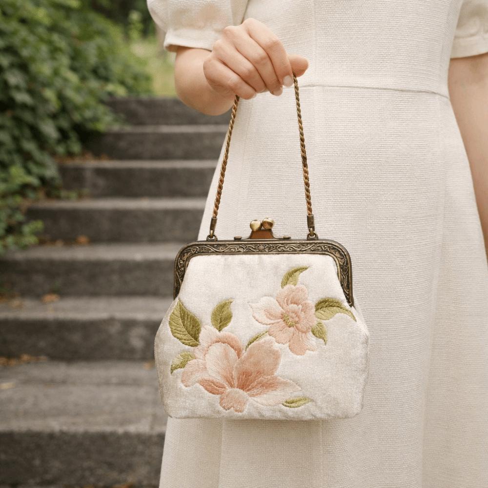Flower Embroidery Banquet Bag Metal Buckle Ladies Clutch Bag Portable Hanfu Handbag  Wedding