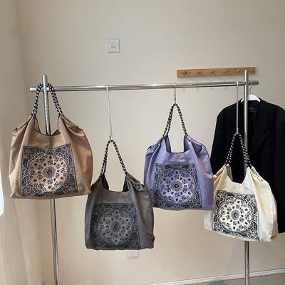 Retro Fashion Hand-held Embroidered Nylon Large-capacity Bag Women's New Autumn and Winter Tote Bag Shoulder Bag