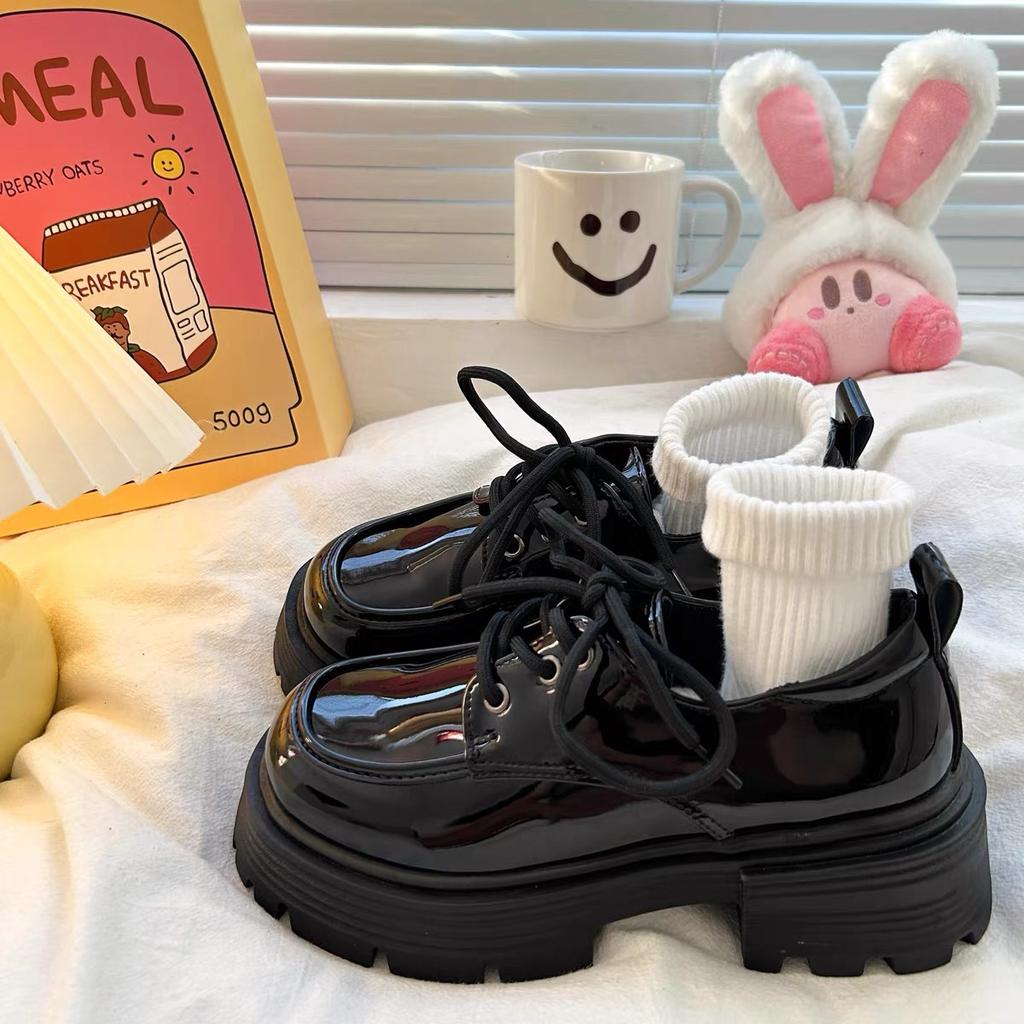 Schwarze Plateau-Schnürschuhe aus Kleinleder für Damen, Lack-Schnür-Loafer, Socken-Trage-Einzelschuhe